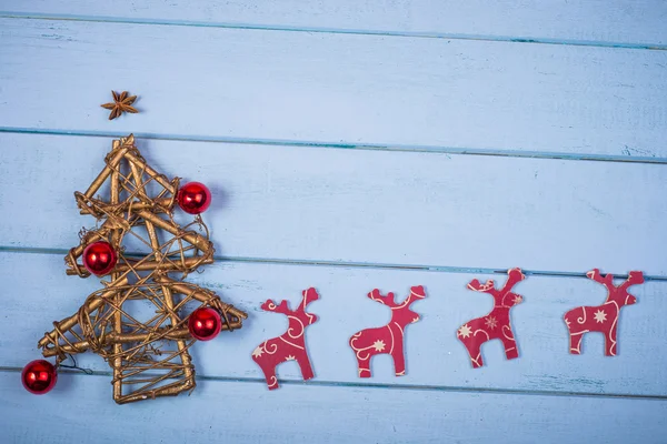 Hand made Christmas tree and reindeers — Stock Photo, Image
