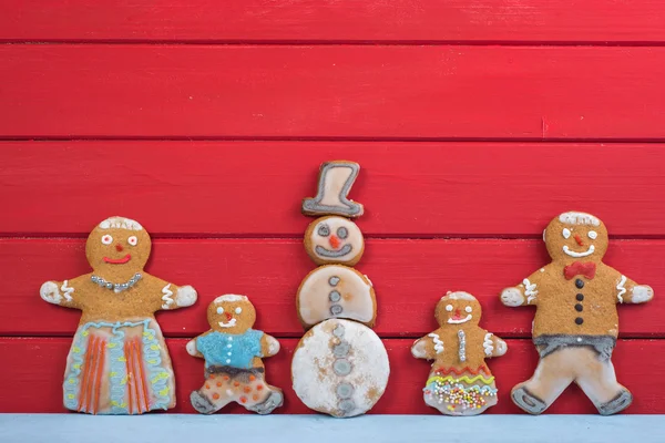 Feliz muñeco de nieve y la familia de hombre de jengibre —  Fotos de Stock