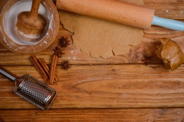 Tablo üzerinde rulo hamur ve PIN 