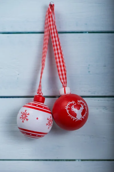 Red and white ornament on wood — Stock Photo, Image