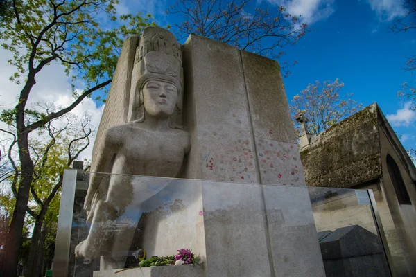Kända författaren Oscar Wilde grav i Paris, Frankrike — Stockfoto