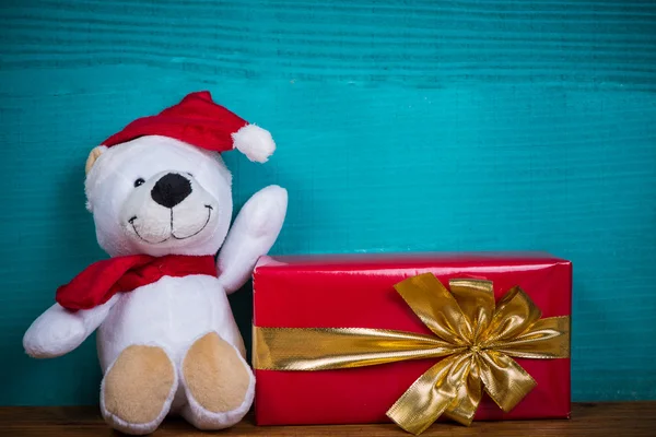 Urso de pelúcia de Natal e presente — Fotografia de Stock