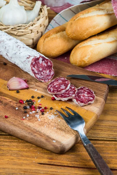 Salami with garlic and pepper — Stock Photo, Image