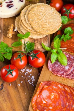 parti aperatifler yelpazesi üzerinde üst tablo görünümü