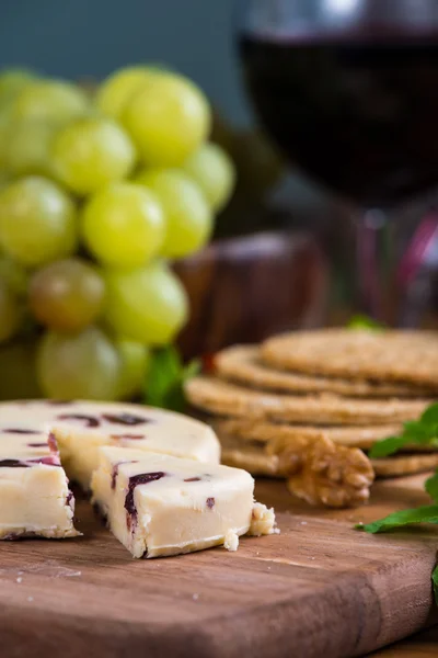 Close view on cranberry white stilton cheese — Stock Photo, Image