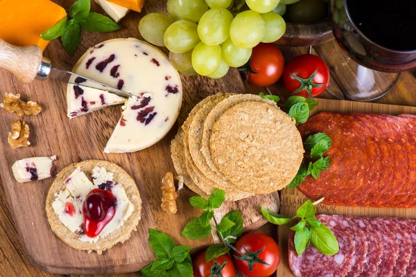 Traditional english soft cheese with cranberry sauce — Stock Photo, Image