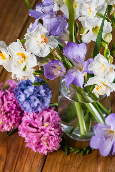 新鮮な春の花のグループ — ストック写真