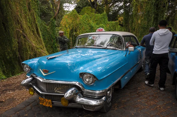 Havana Kuba Ledna 2013 Klasický Americký Parkoviště Ulici Havana Cuba — Stock fotografie