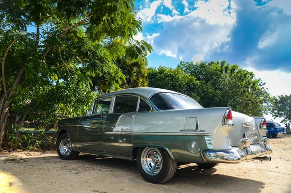 TRINIDAD, CUBA - 11 ДЕКАБРЯ 2013: Old classic American car par — стоковое фото