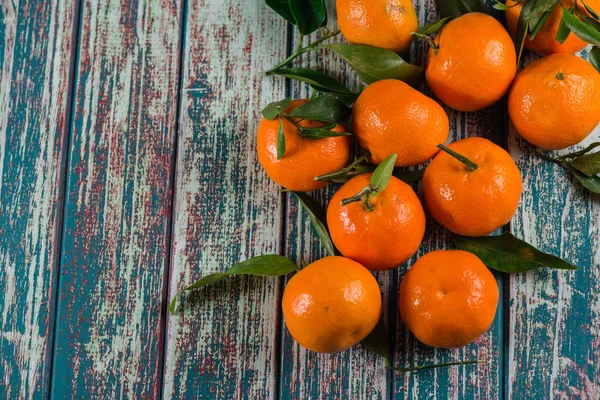 Clementinas dulces naturales sobre mesa rústica desde arriba —  Fotos de Stock