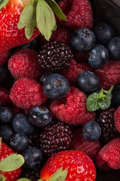 Vista próxima em frutas frescas de verão — Fotografia de Stock