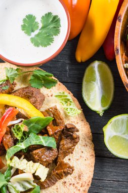 sığır eti ve sebze ile mexina Taco üzerinde Görünümü Kapat