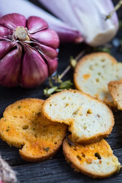 Garlic and fresh herbs bruschetta — Stock Photo, Image