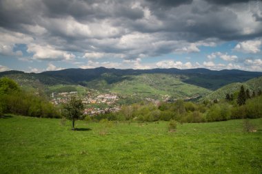 Manzaralı güzel tepeler ve dağlar 