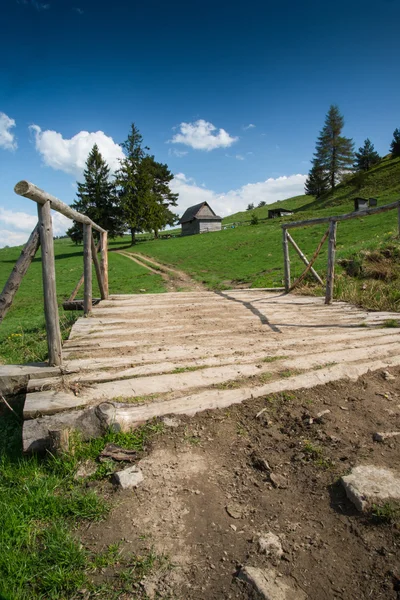 Strada rurale trekking in polacco mointains — Foto Stock