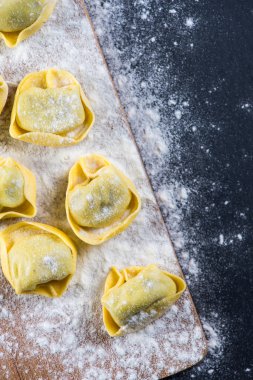 Ana yemek, mantı makarna yukarıdan hazırlanması