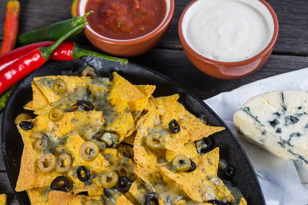 Mexican hot street food nachos with salsa dip — Stock Photo, Image