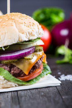 geleneksel pub tarzı burger ahşap tablo