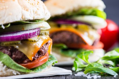 geleneksel pub tarzı burger ahşap tablo