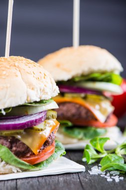geleneksel pub tarzı burger ahşap tablo