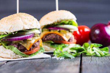 geleneksel pub tarzı burger ahşap tablo