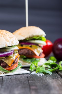 geleneksel pub tarzı burger ahşap tablo