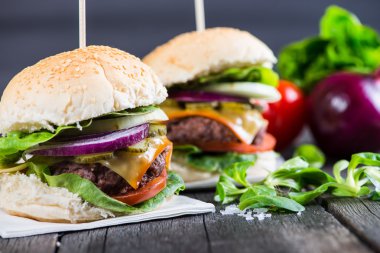 geleneksel pub tarzı burger ahşap tablo