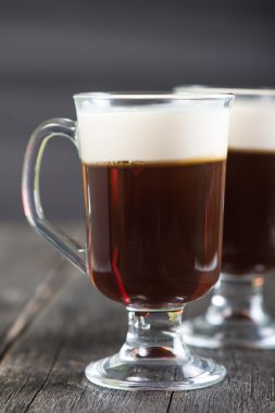 İrlanda kahvesi serven ahşap Bar