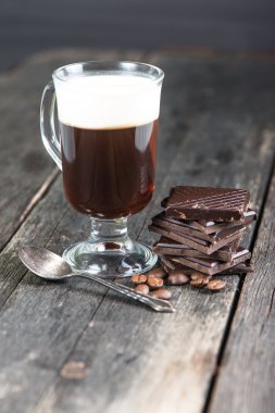 Alkollü İrlandalı kahve koyu çikolata ve caffee fasulye