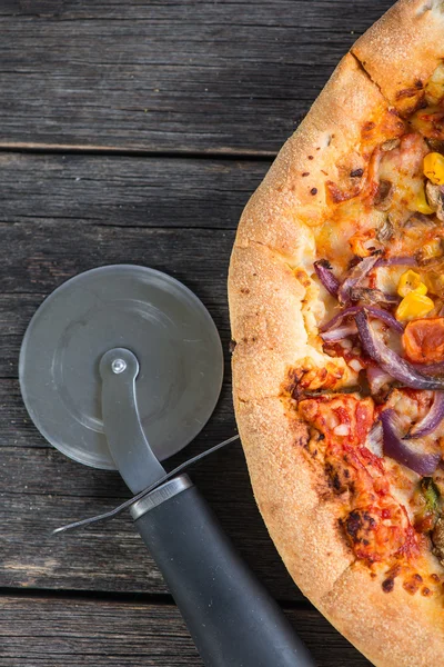 Zelfgemaakte Italiaanse Vegetarische pizza — Stockfoto