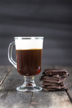 Alkollü İrlandalı kahve koyu çikolata ile