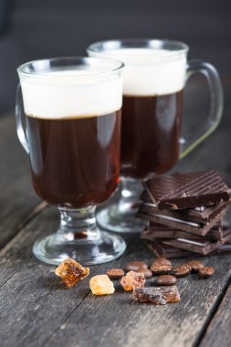 geleneksel güçlü İrlandalı kahve