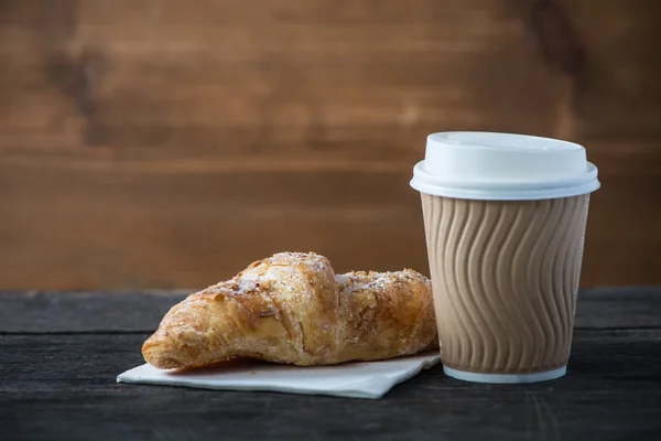 Take away coffee and fresh croissant — Stock Photo, Image