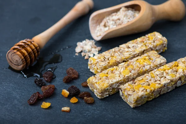 Homemade healthy mueasli bars with honey — Stock Photo, Image