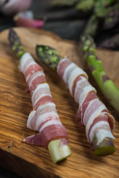 Italian dish, fresh asparagus wrapped in pancetta and grilled — Stock Photo, Image