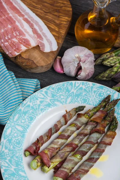 Grilled asparagus wrapped in pancetta or bacon, italian cousine — Stock Photo, Image