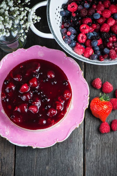 Lato berry owoców domowy sernik — Zdjęcie stockowe