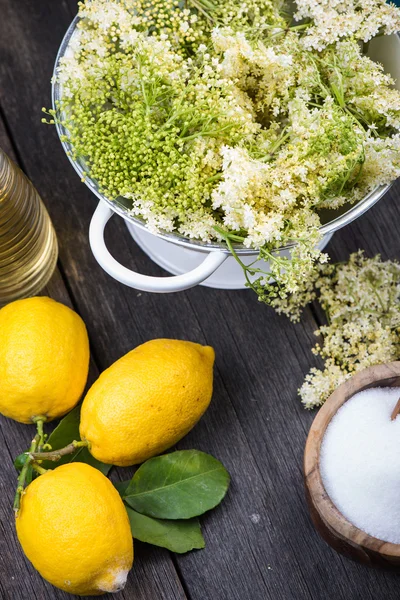 Preparation of homemade elderflower cordial — Stock Photo, Image