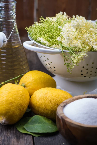 Preparation of homemade elderflower cordial — Stock Photo, Image