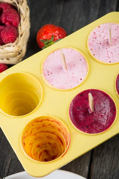 Sorvete de frutas de verão orgânico caseiro — Fotografia de Stock