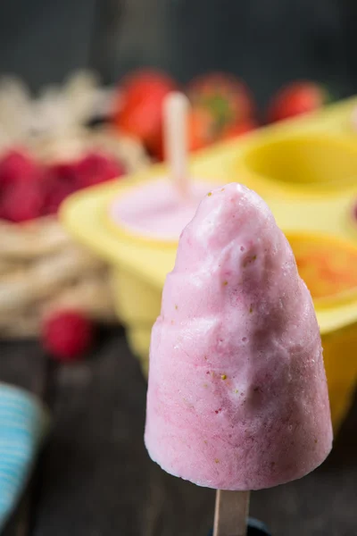 Sommerfrüchte hausgemachte Lolly Pops Eis — Stockfoto