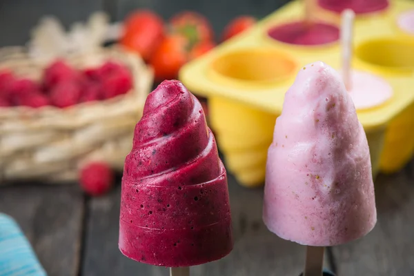 Sommerfrüchte hausgemachte Lolly Pops Eis — Stockfoto