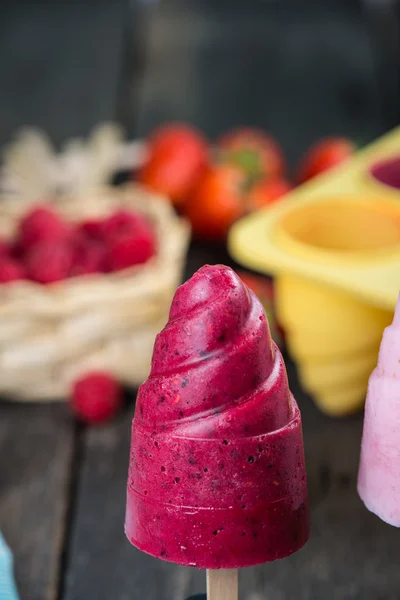 Sommerfrüchte hausgemachte Lolly Pops Eis — Stockfoto