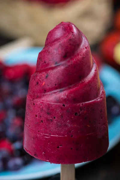 Frutta estiva fatto in casa lecca lecca ghiaccio — Foto Stock