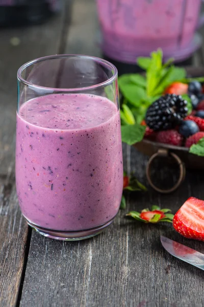 Homemeade anioxidant berries smoothie — Stock Photo, Image