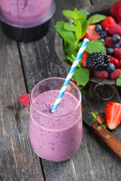 Homemeade anioxidante bagas smoothie — Fotografia de Stock