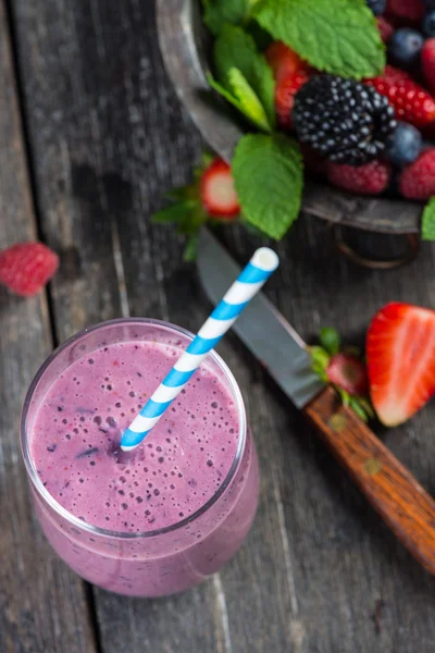 Batido casero de las bayas anioxidantes —  Fotos de Stock