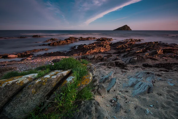 Zeegezicht te twilight, met lange blootstelling aan Wembury strand, Devon — Stockfoto