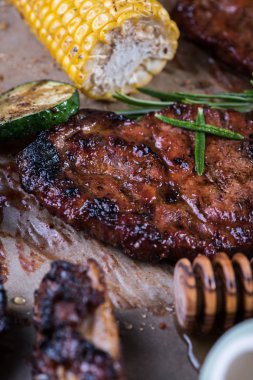 ızgara domuz akçaağaç sirup ile yapışkan Çin sır