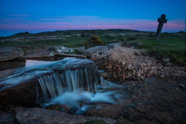 Legendary Druid granite cross in Devon Park at twilight — Stock Photo, Image